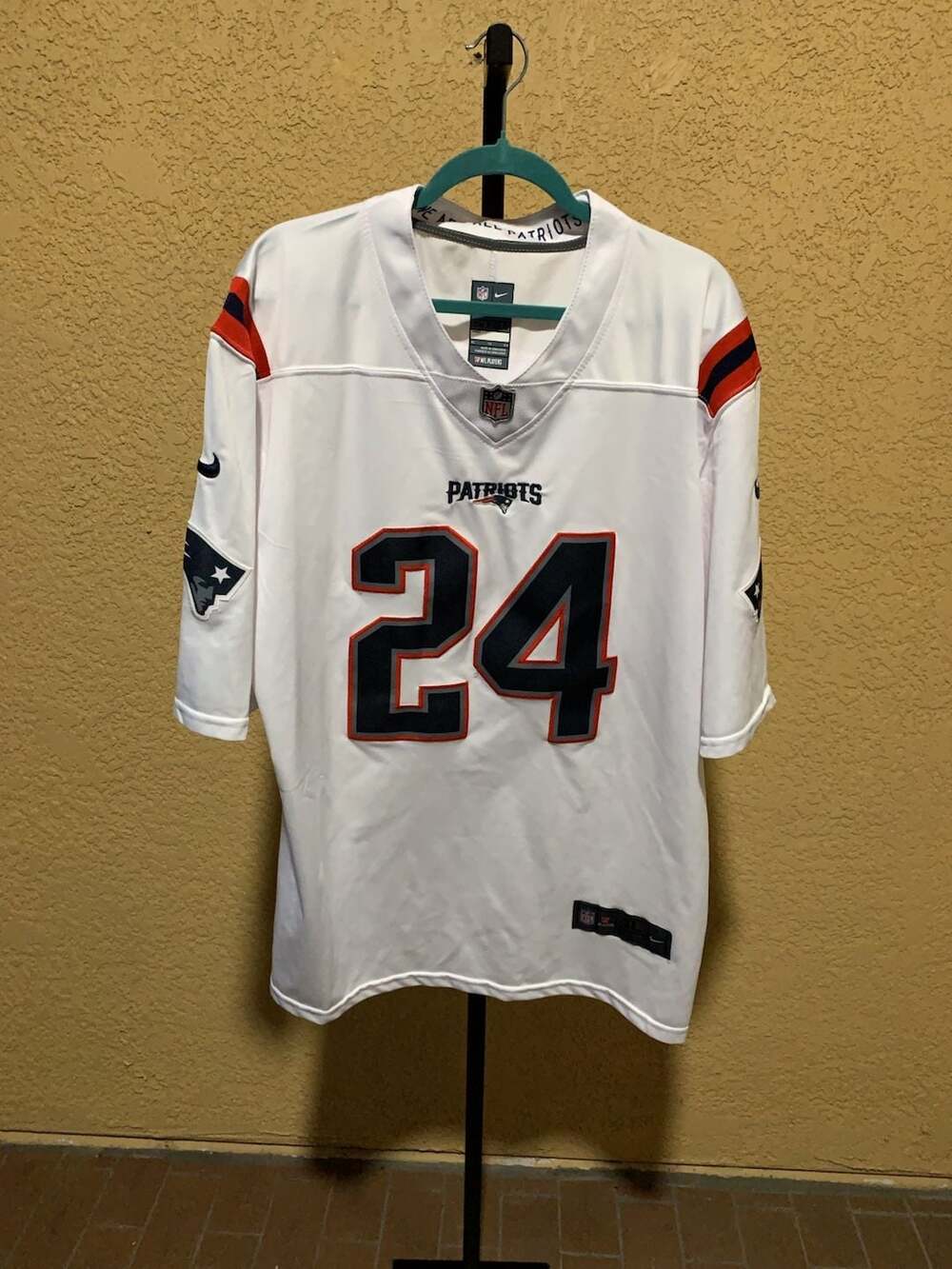 Nike New England Patriots Stephon Gilmore 24 White Jersey Size XL